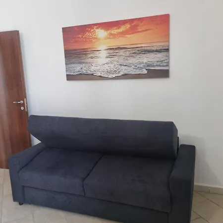 Red Rose Tiburtina Дом отдыха *